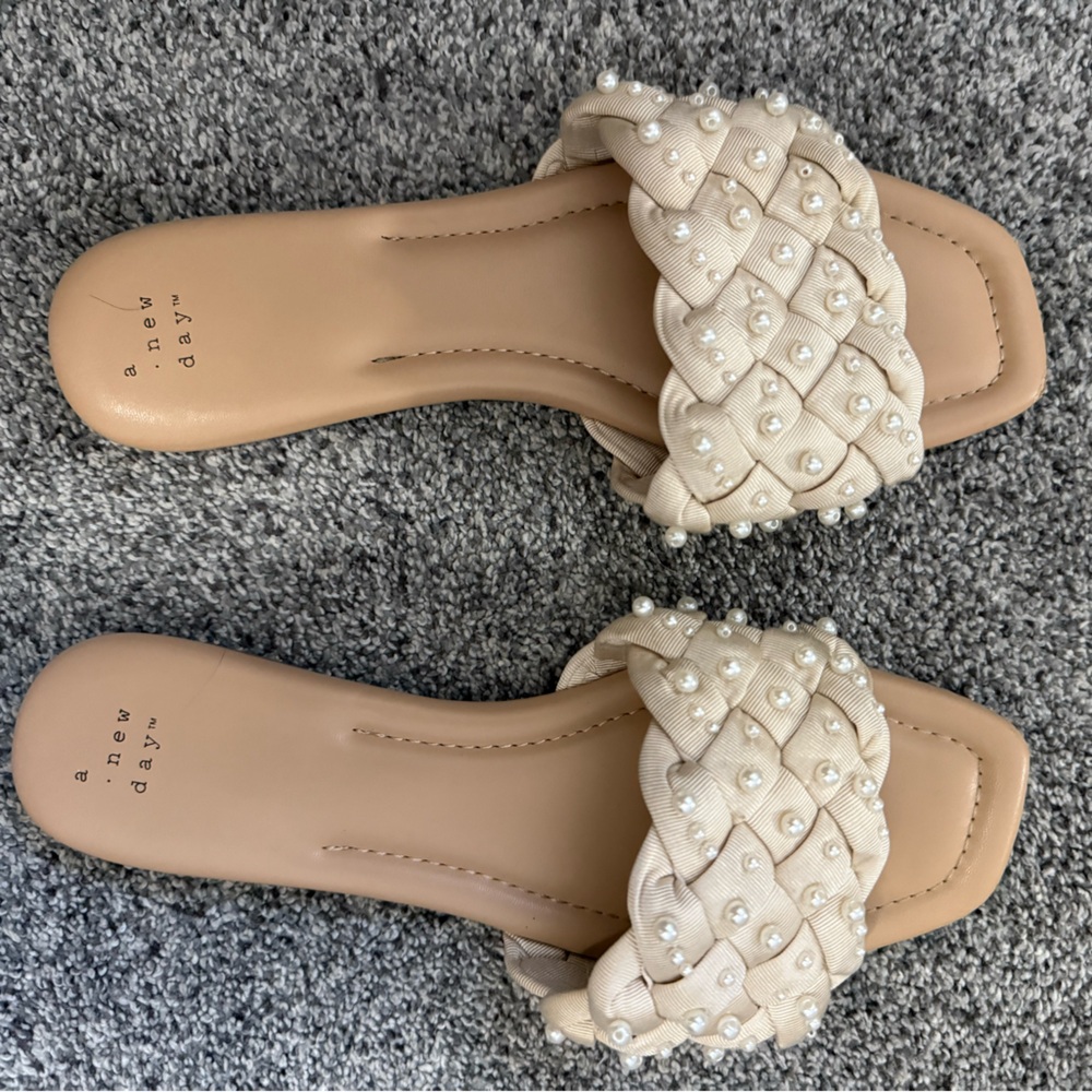 Pearl sandals